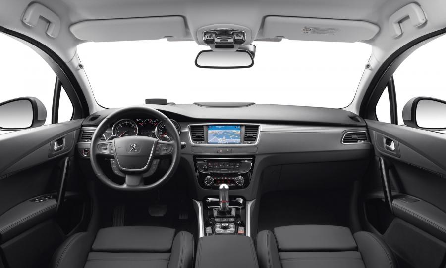  Peugeot 508 SW 2010 года  (фото 21 из 33)